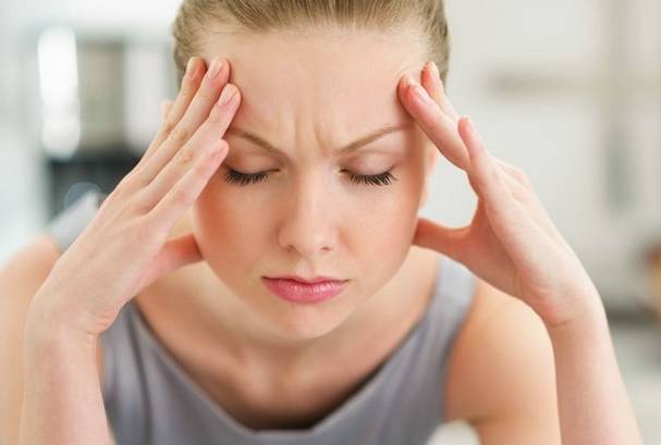 经常头痛怎么回事(女性在生产之后头疼是什么原因导致的)