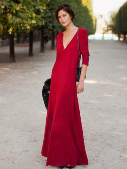 暗红色裙子