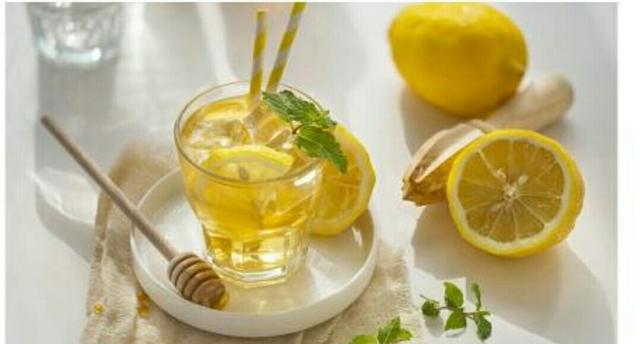 每天一杯蜂蜜柠檬水